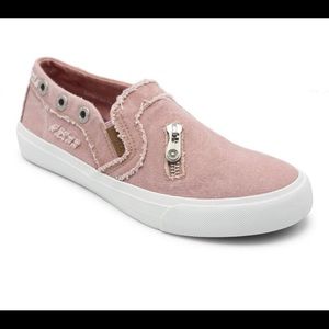 Blowfish women’s slip on sneakers